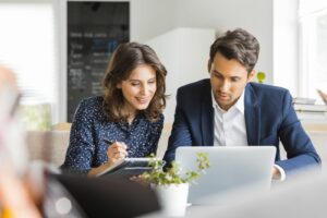 Can H1B holder or H4 start LLC